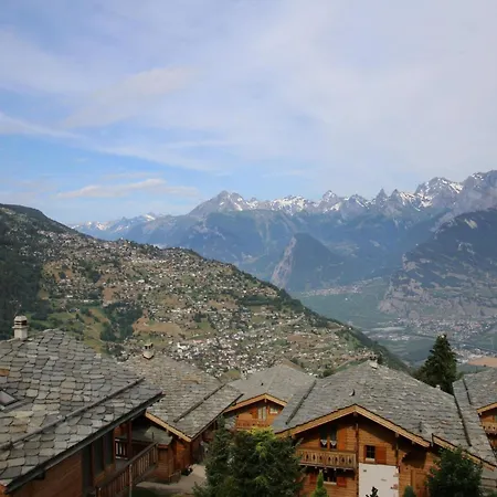 With Balcony Views Of Nendaz Apartman *