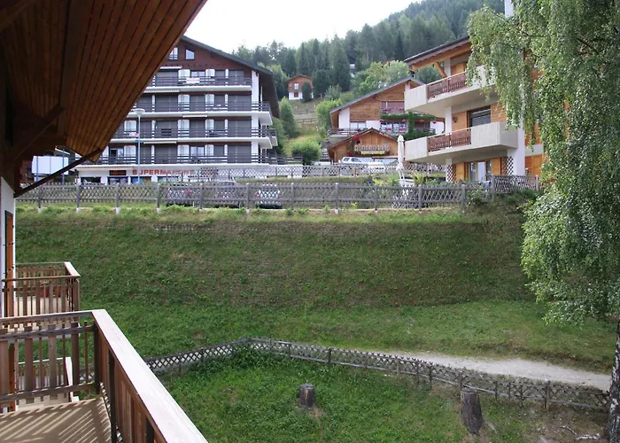 With Balcony Views Of Nendaz アパート *