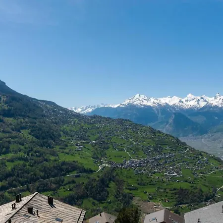 With Balcony Views Of Nendaz Apartamento